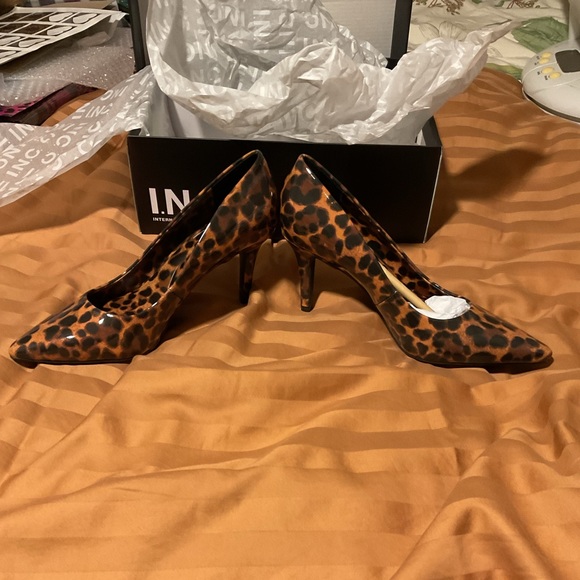 NWT INC Leopard Pumps 🐆 - Picture 5 of 9